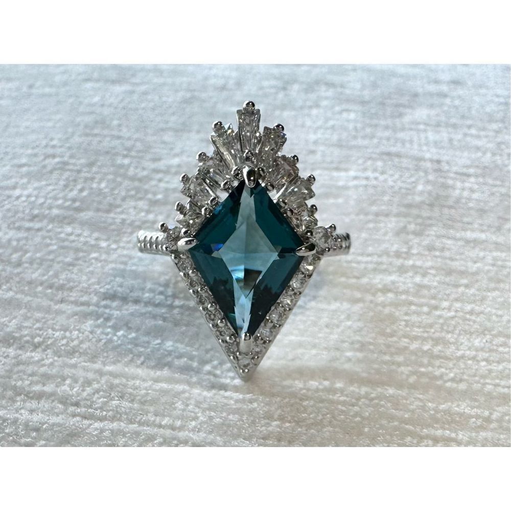 Elsa Ice Queen inspired ring ❄️